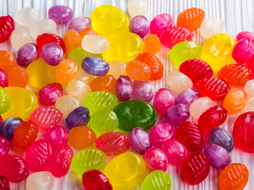 許多彩色的糖果